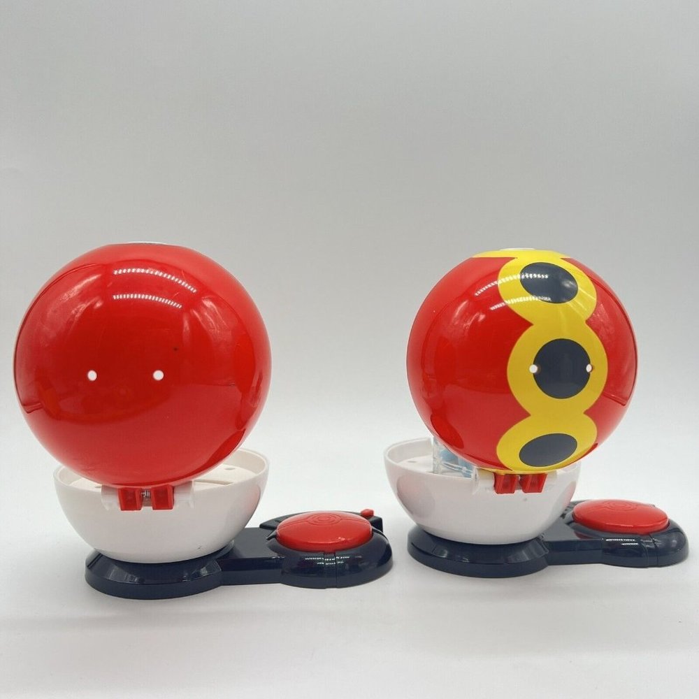 Pokémon Surprise Attack Spinning Poke Ball Battle Game‎ Replacement 2 Lot W Toys - Picture 3 of 4